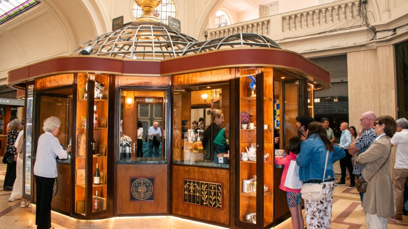 Café Mundial abrió sus puertas en el Pasaje San Martín con la presencia de Ulpiano Suarez
